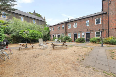 Bartholomew Square, London, E1