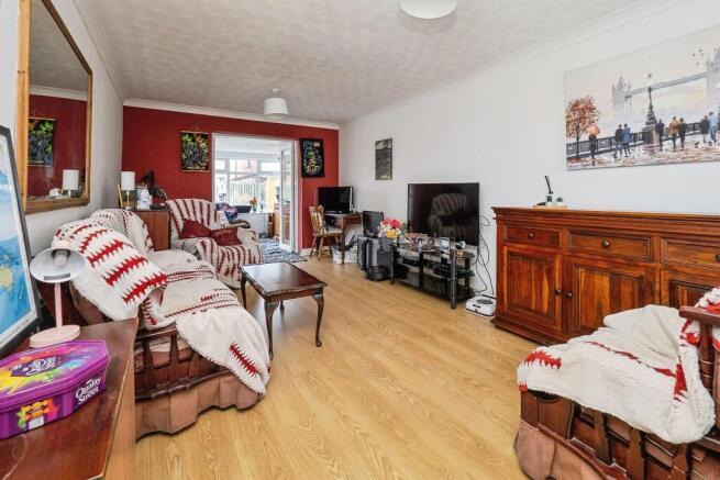 4 bed Detached for sale Image 6