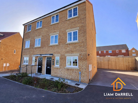 4 bed Semi-Detached for sale in scarborough