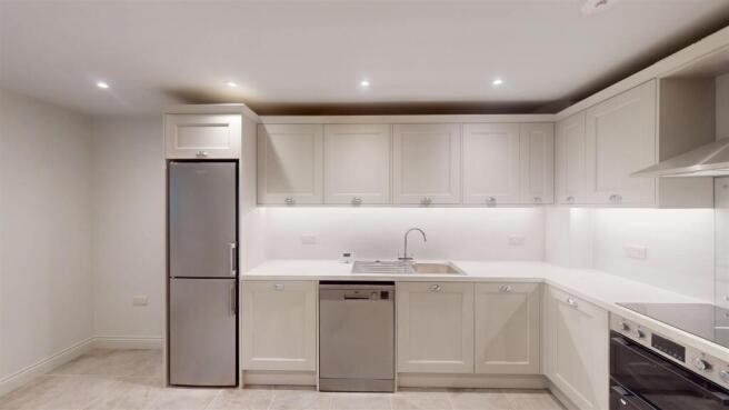4 bed Mews to rent Image 4