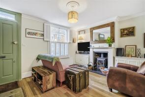18, Petergate, London SW11 2UE