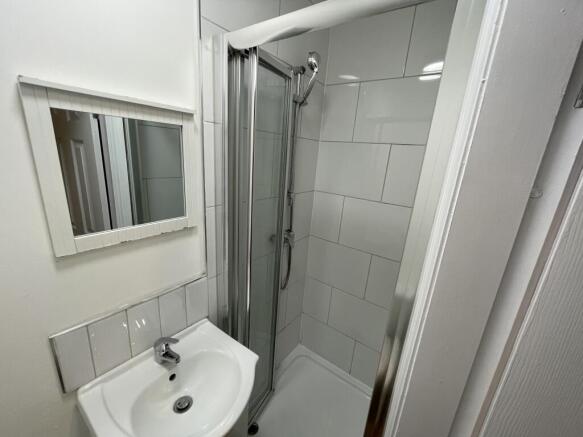 2 bed Flat to rent Image 5