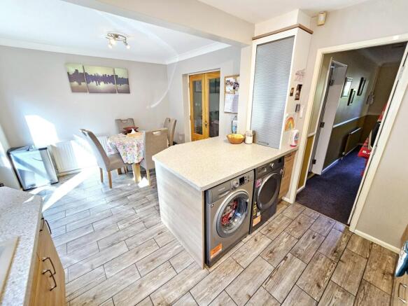 3 bed Semi-Detached for sale Image 7