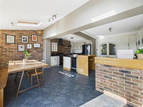 72a Green Lane KITCHEN v2.jpg