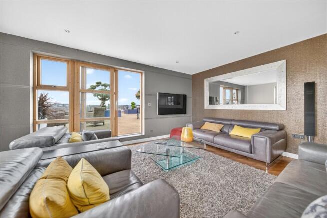 3 bed Apartment for sale Image 6