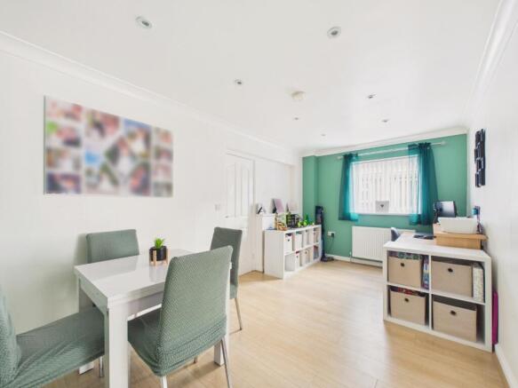 3 bed Semi-Detached for sale Image 8
