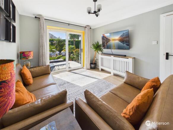 LIVING/DINING ROOM