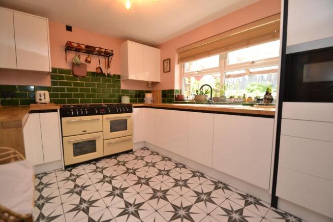 4 bed Detached for sale Image 12