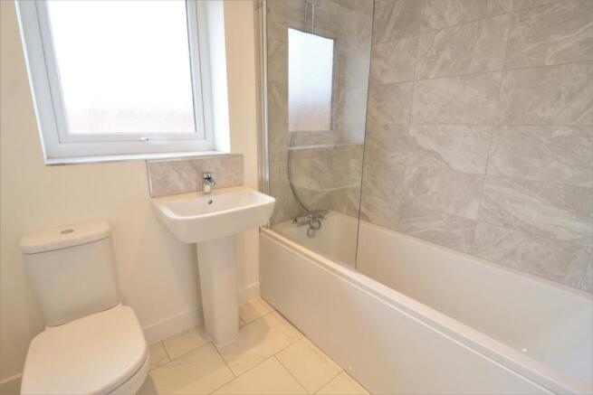 3 bed House to rent Image 9