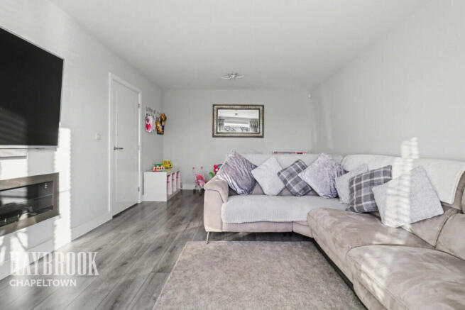 5 bed Detached for sale Image 6