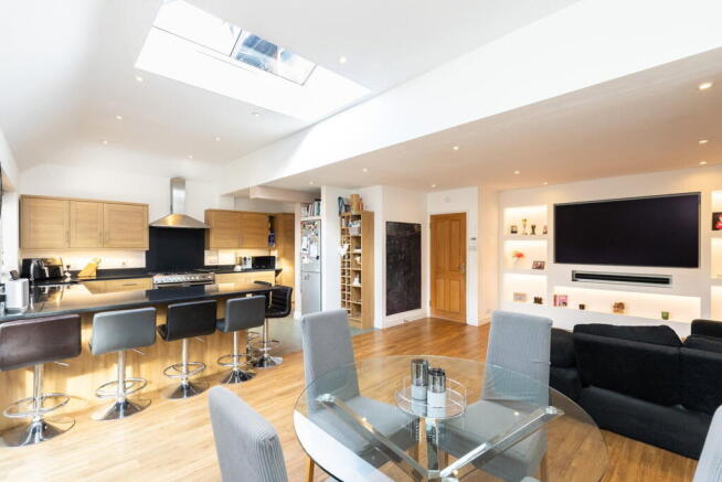 Holford Road, Merrow, GU1 photo 2