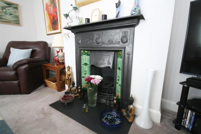 Feature Fire Place.JPG