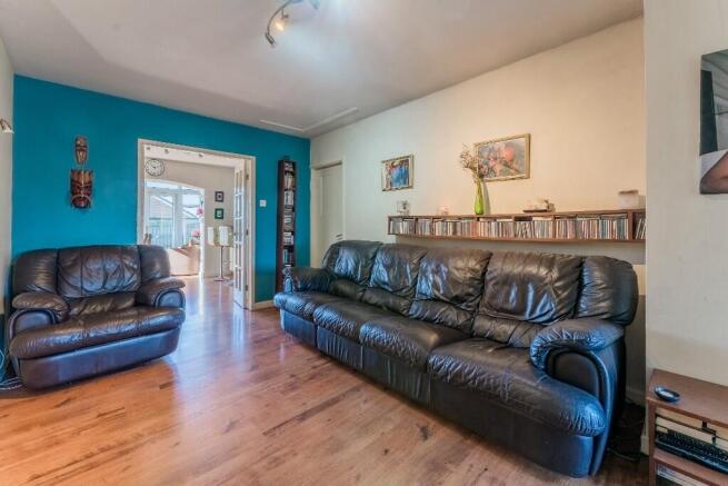 4 bed Detached for sale Image 9