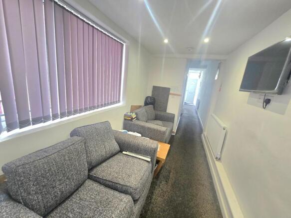 1 bed House Share to rent Image 5