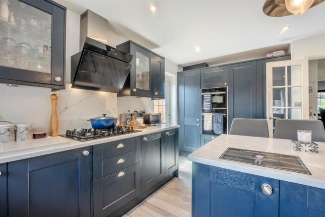 8610242-interior11.jpg