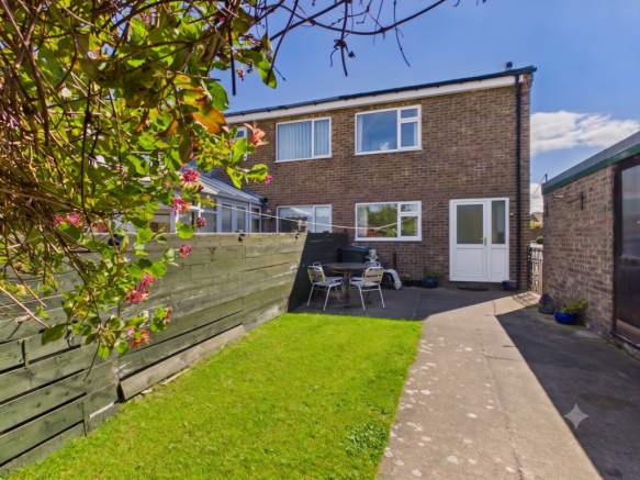 2 bed Semi-Detached for sale Image 9