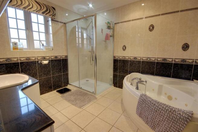 En-Suite Bathroom