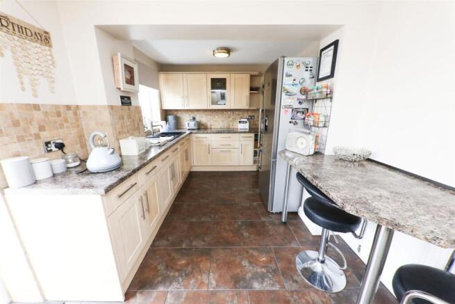 3 bed Semi-Detached for sale Image 10