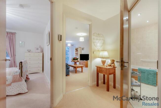 8672483-interior06.jpg