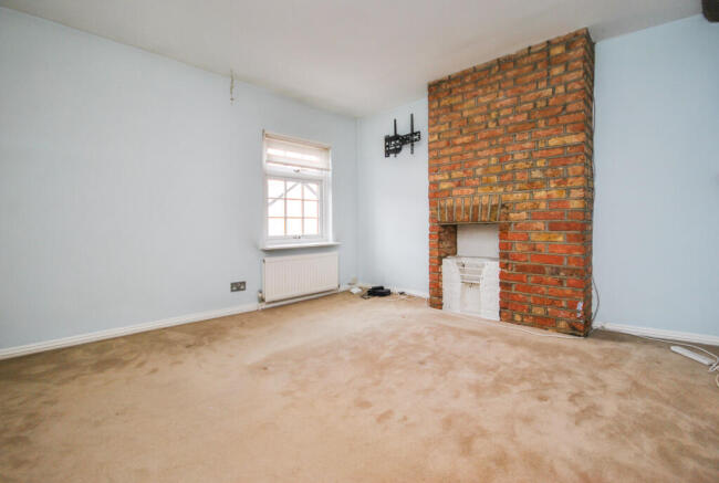 Bedroom 1.jpg