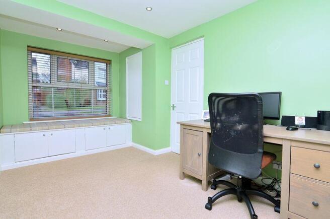 Bedroom 5 / Study