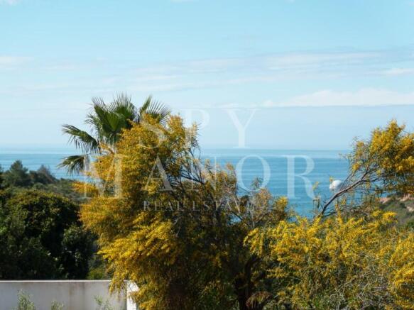 Contemporary luxury villa with minimalist architecture in Carvoeiro Algarve