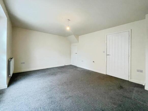3 bed Town House for sale Image 3