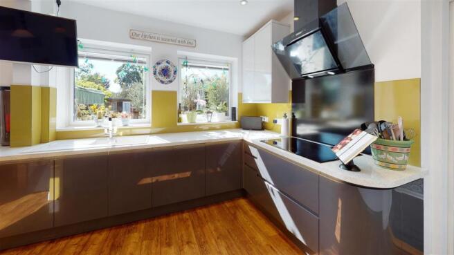 20-Tithe-Close-Kitchen(1).jpg
