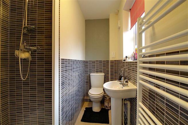 Ensuite to Bed 1