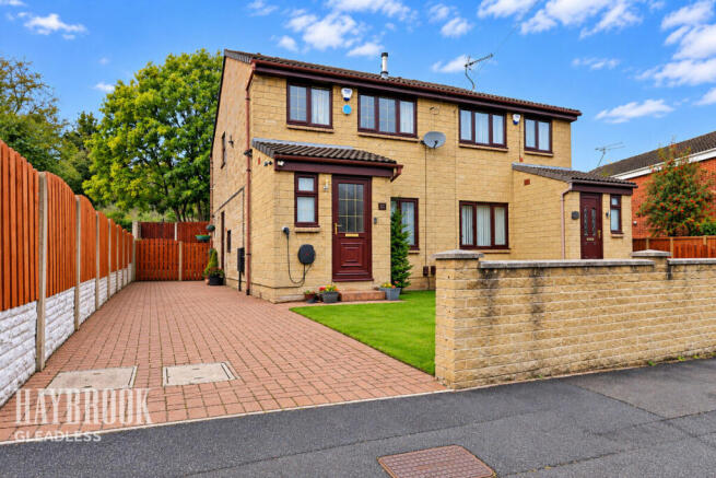 3-bed semi-detached on Wadsworth Drive, Sheffield, £220,000