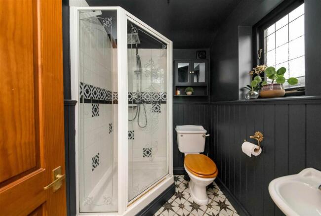 GROUND FLOOR SHOWER ROOM