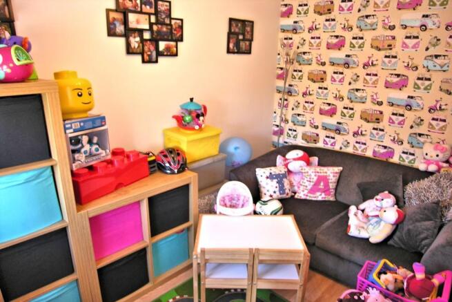 SITTING & PLAY ROOM