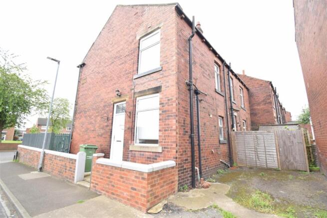 2 bed Semi-Detached to rent Image 12