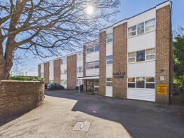 Flat 6, Carlyle House, Bridge Road, Gaisford, Worthing BN14 7BS