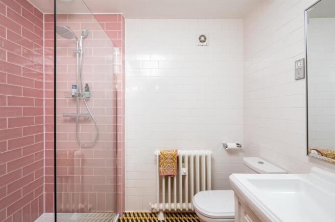MASTER EN-SUITE