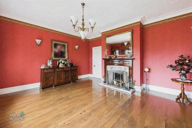 5 bed Detached for sale Image 8