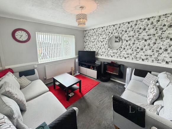 3 bed Flat to rent Image 4