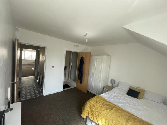 2 bed Apartment to rent Image 6