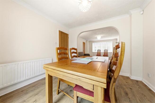 4 bed Detached for sale Image 5