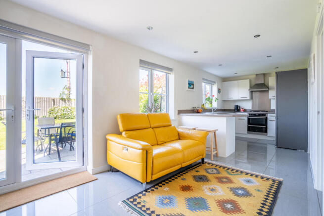5 bed Detached for sale Image 11