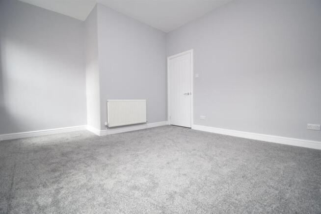 2 bed Terraced to rent Image 6