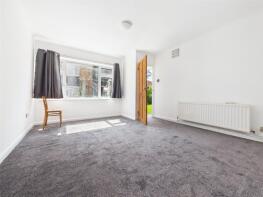 18, Yeading Court, Masefield Lane, Hayes UB4 9AJ