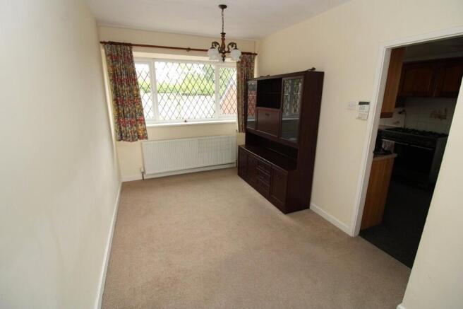 4 bed Bungalow for sale Image 4