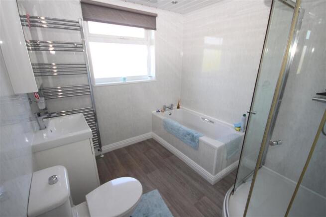 bathroom 1 .jpg