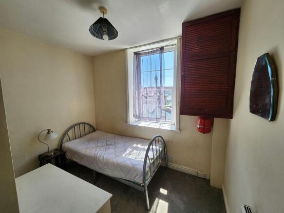 3 bed Terraced to rent Image 4