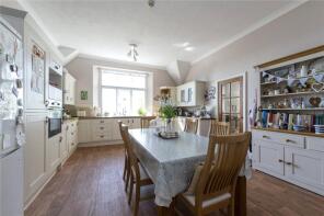 Flat 3, De Combe House, Mount Pleasant, Crewkerne TA18 7AH