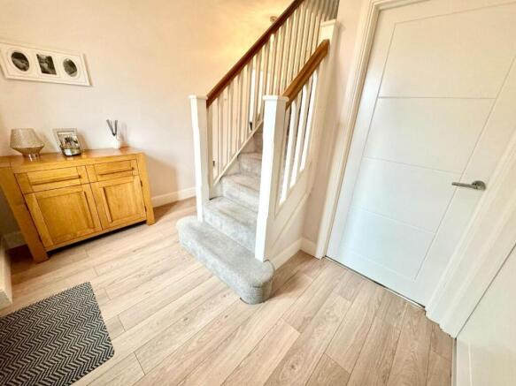 4 bed Detached for sale Image 11