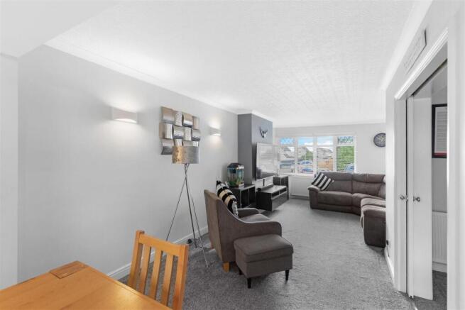 St. Albans Close, Kettering photo 4