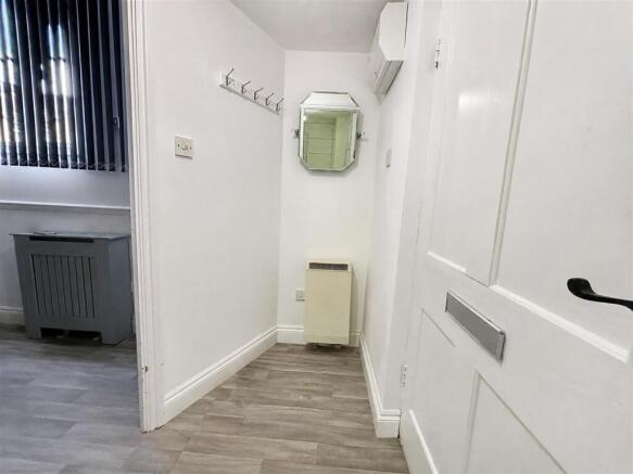 HALLWAY FLAT 3.jpg