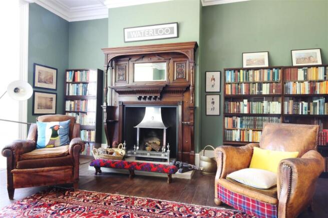 6 bed Detached for sale Image 10
